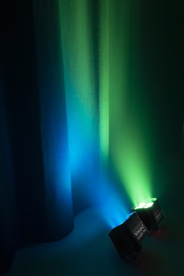 Oświetlacz Bateryjny LED Uplight BBP94W  Par 4x12W RGBWA-UV z bezprzewodowym DMX i osłoną przeciwdeszczową