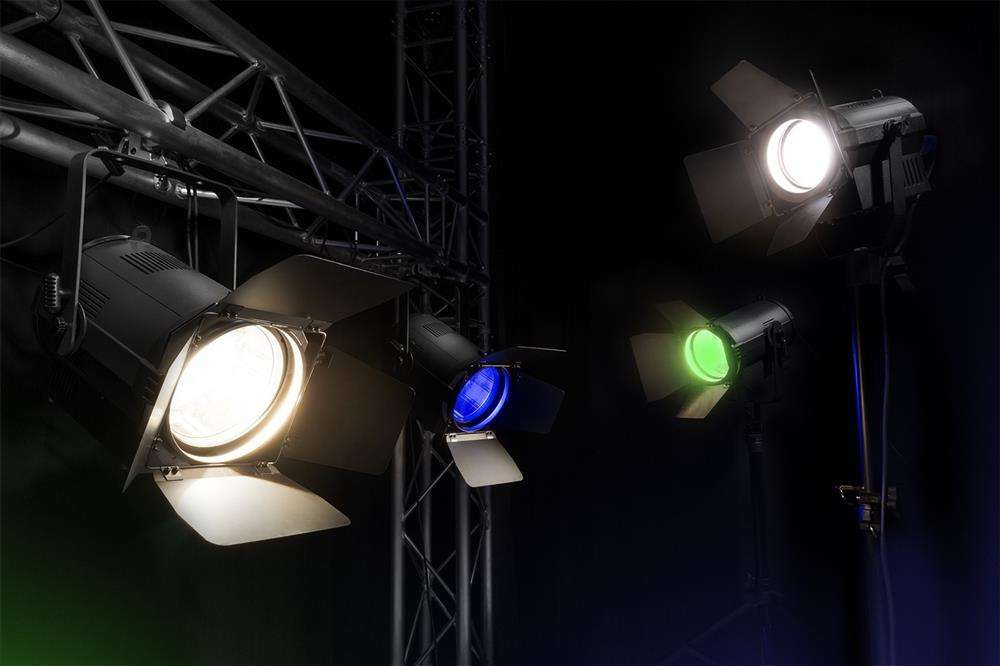  Reflektor BeamZ Professional BTF440Z mini-fresnel zoom 4x 40W LED RGBW